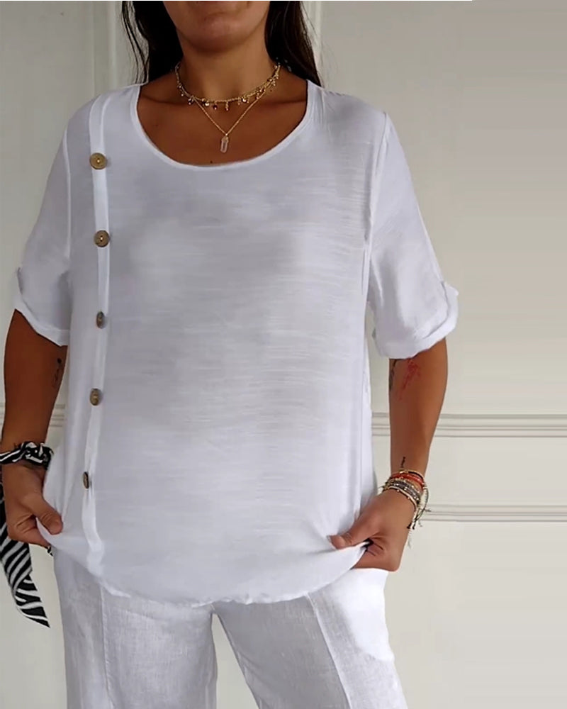 Top van lichte stof met knoopdetails