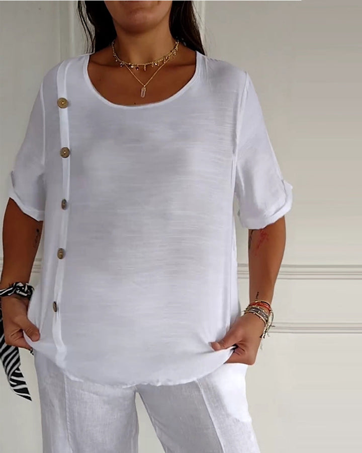 Top van lichte stof met knoopdetails