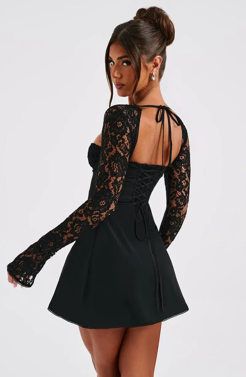 Charming Louise - Mini-Jurk met Elegante Kanten Details