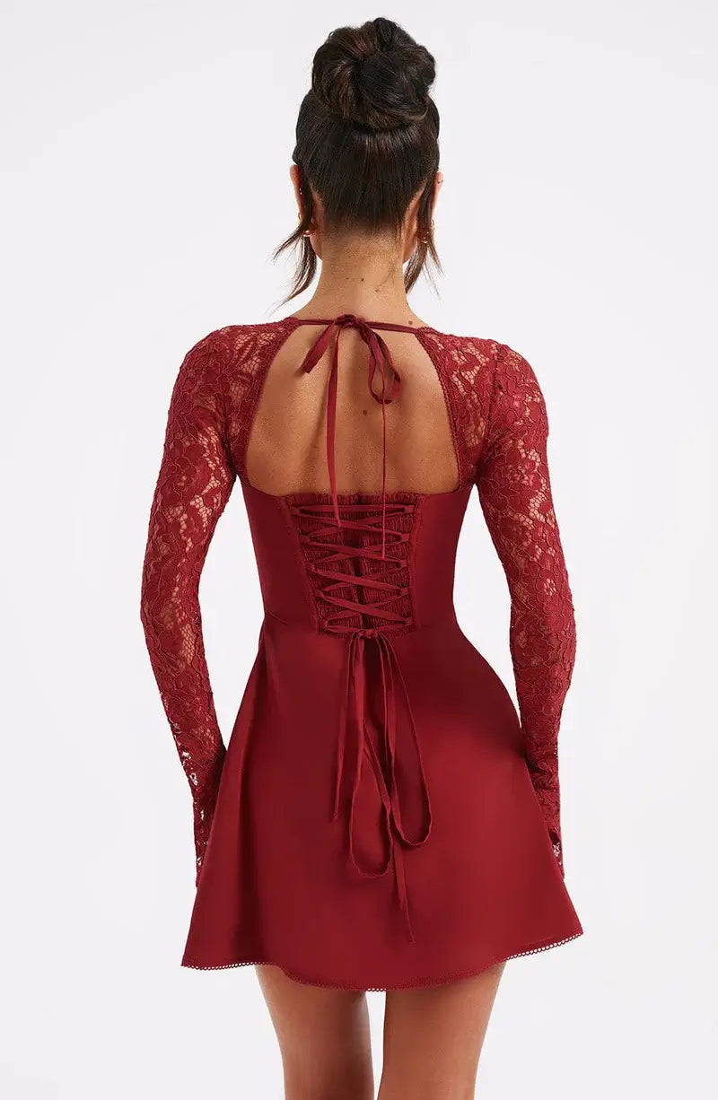 Charming Louise - Mini-Jurk met Elegante Kanten Details