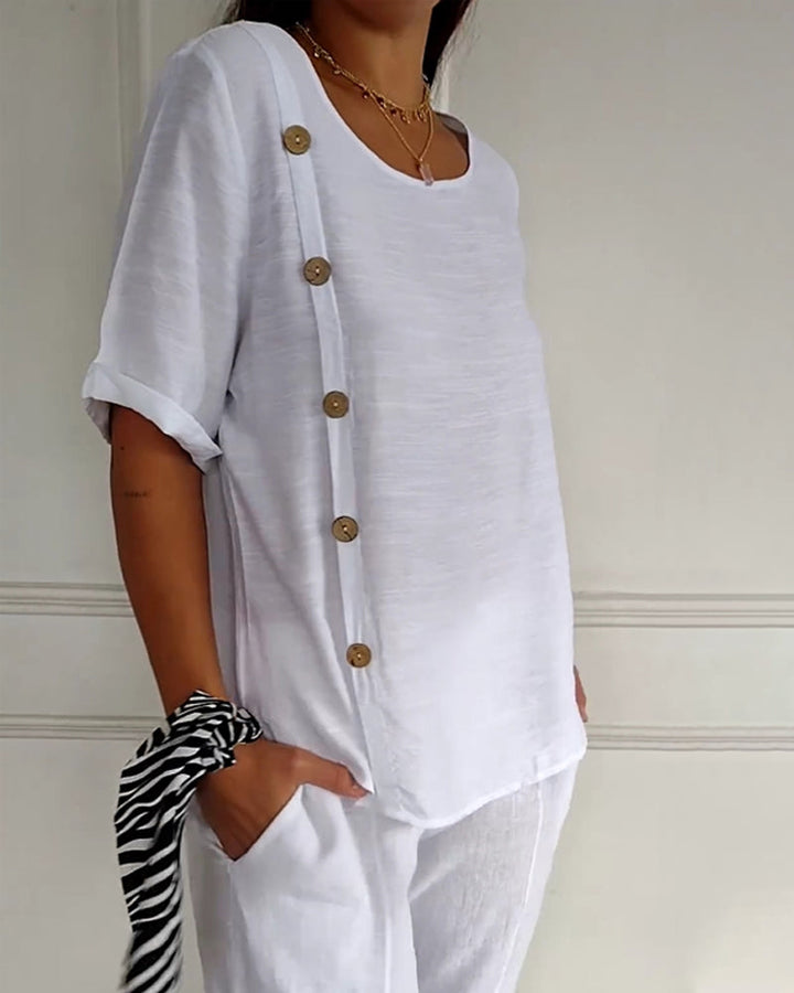 Top van lichte stof met knoopdetails